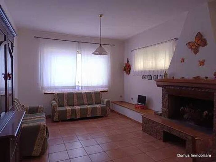 Casa con 6 locali in vendita in Frazione Gimigliano, Venarotta