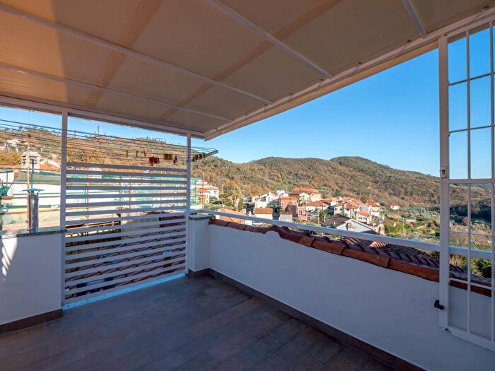 Casa con 5 locali in vendita in San Lorenzo, Giustenice