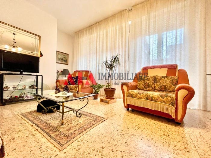 Appartamento con 5 locali in vendita in Viale Italia, Oltrera, Pontedera