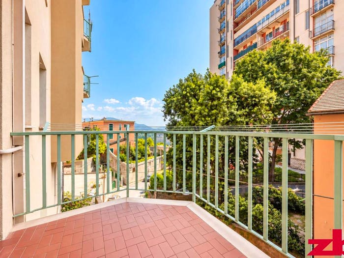 Appartamento quadrilocale in vendita in Via Faenza, Dinegro, Genova