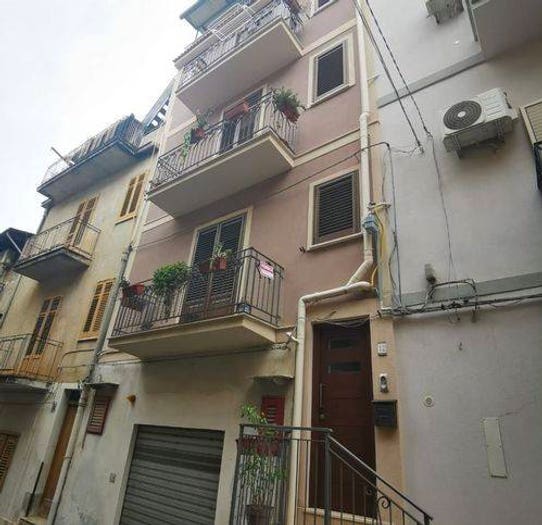 Casa con 6 locali in vendita in Via Palermo, Montelepre
