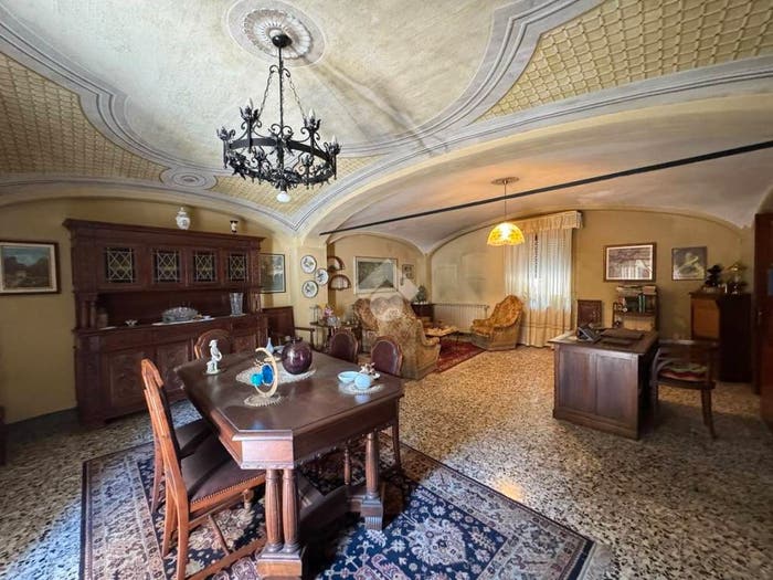 Casa con 6 locali in vendita in Via Regina Margherita, Agnellengo, Momo