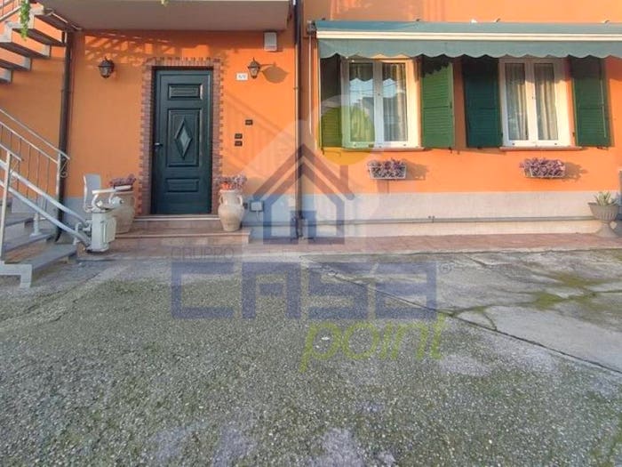 Appartamento con 5 locali in vendita in via Garibaldi, Centro, Scandolara Ravara