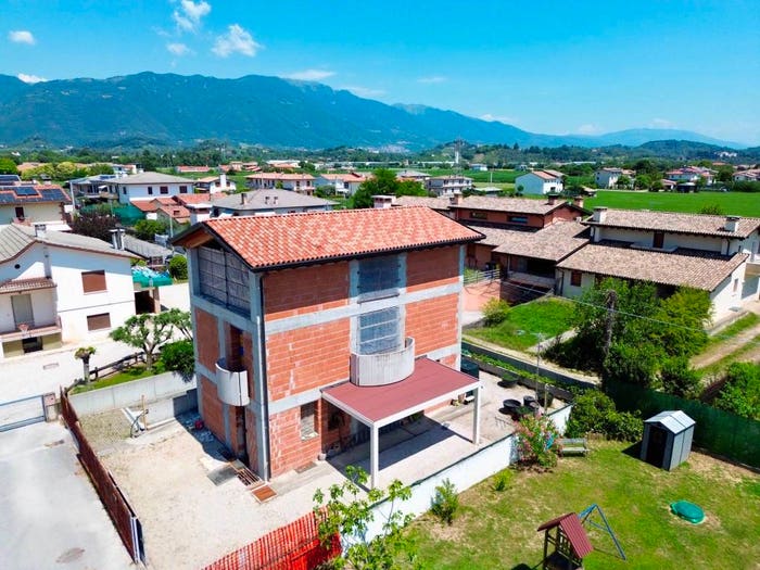 Casa con 6 locali in vendita in Via Don Martino Bassani, Centro, Romano d'Ezzelino