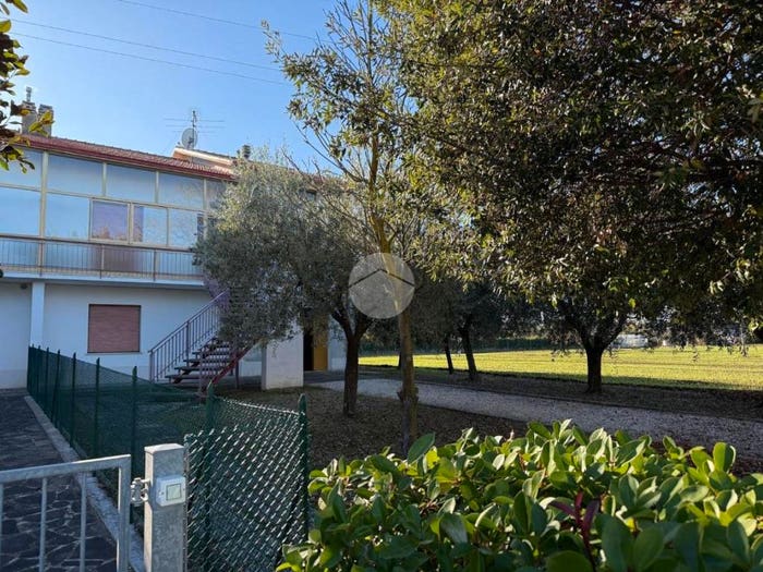 Casa quadrilocale in vendita in Località Bellocchi, Bellocchi Falcineto, Fano