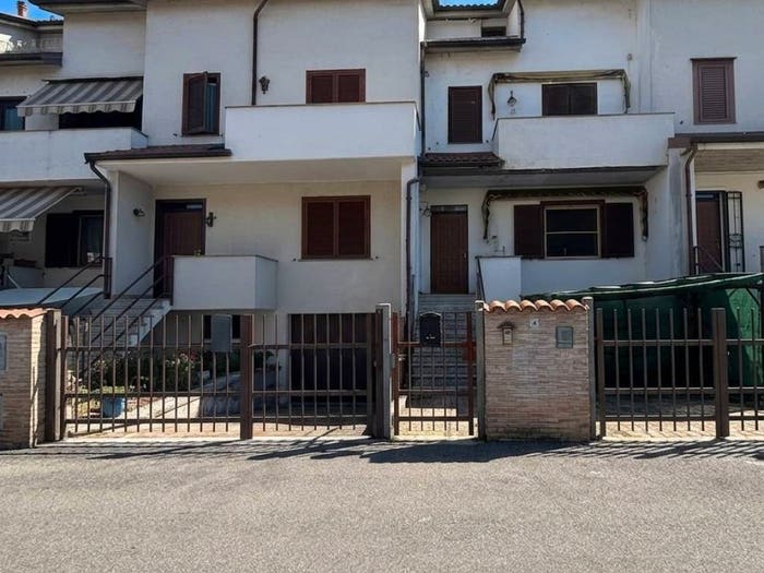 Casa quadrilocale in vendita in Via Maggio, Casorate Primo