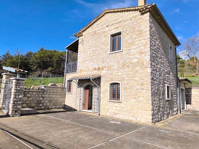 Casa trilocale in vendita in Via Lo Luogo, Gesualdo