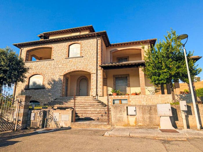 Casa con 6 locali in vendita in Via del Boschetto, Centro, Baschi