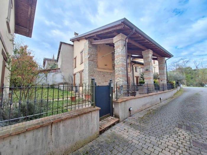 Casa quadrilocale in vendita in Via Ezio Damenti, Poggio, Felino