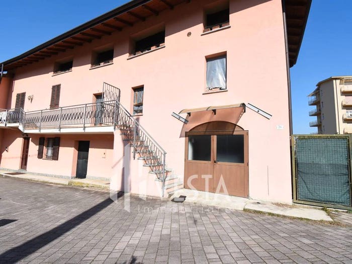 Casa quadrilocale in vendita in Via Resempiano, Centro, Sirtori