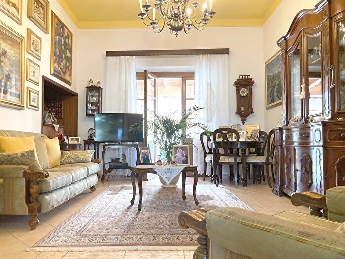 Appartamento con 5 locali in vendita in Viareggio