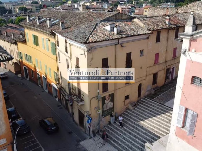 Casa con 6 locali in vendita in Via Giovanni Chiassi, Centro, Castiglione delle Stiviere