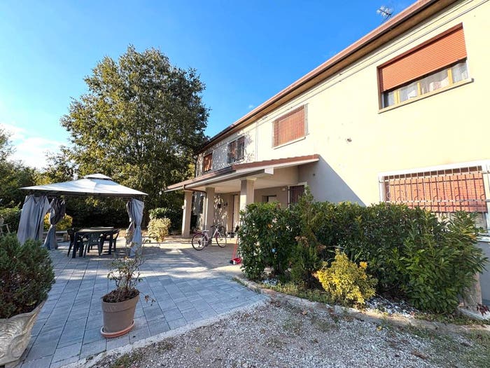 Casa con 6 locali in vendita in Via per Modena, Finale Emilia