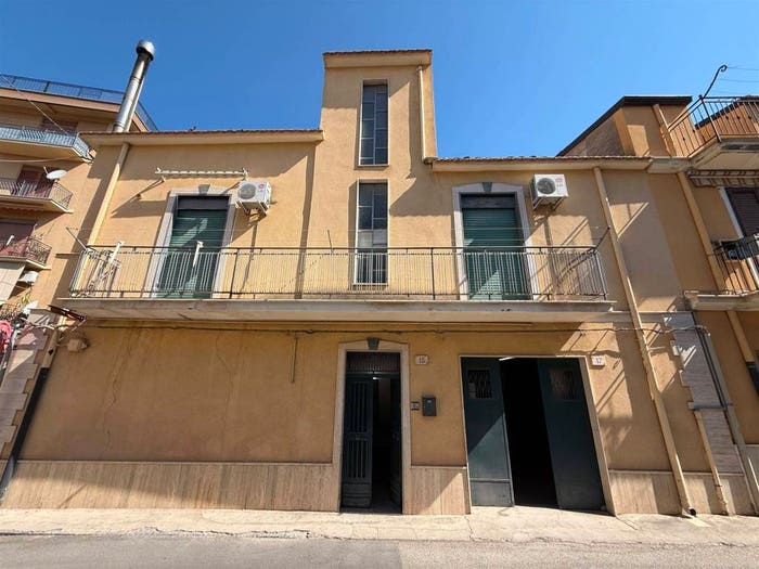 Casa con 6 locali in vendita in Campobello di Licata