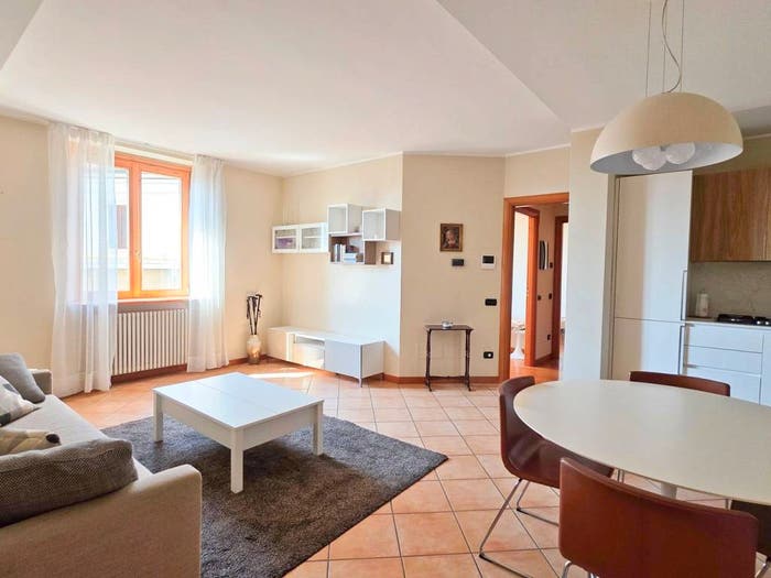 Appartamento trilocale in vendita in Via Giuseppe Garibaldi, Centro, Barzanò