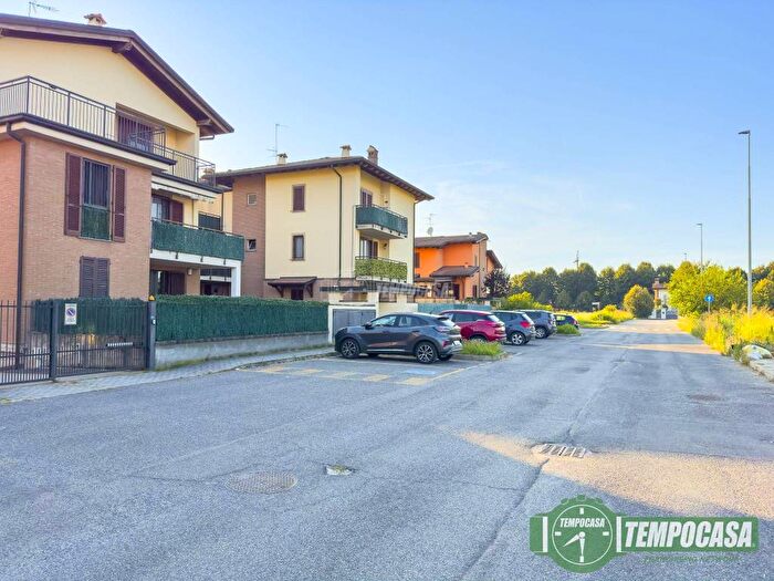 Appartamento trilocale in vendita in Via Giuseppe Garibaldi, Castiraga Vidardo