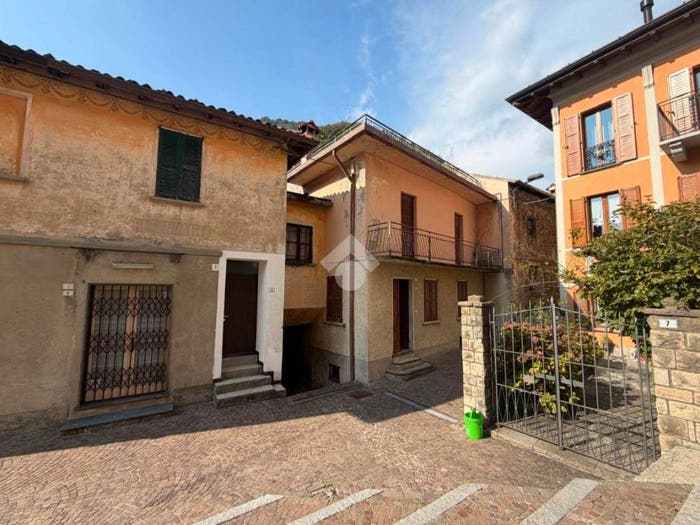 Casa trilocale in vendita in Piazza della Chiesa, Centro, Erve