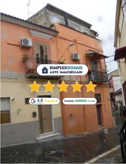 Appartamento con 5 locali in vendita in LARGO GENERALE FRANCESCO FININGUERRA, Centro, Lavello