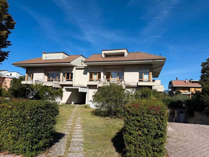 Appartamento con 6 locali in vendita in Via Giotto, Rieti