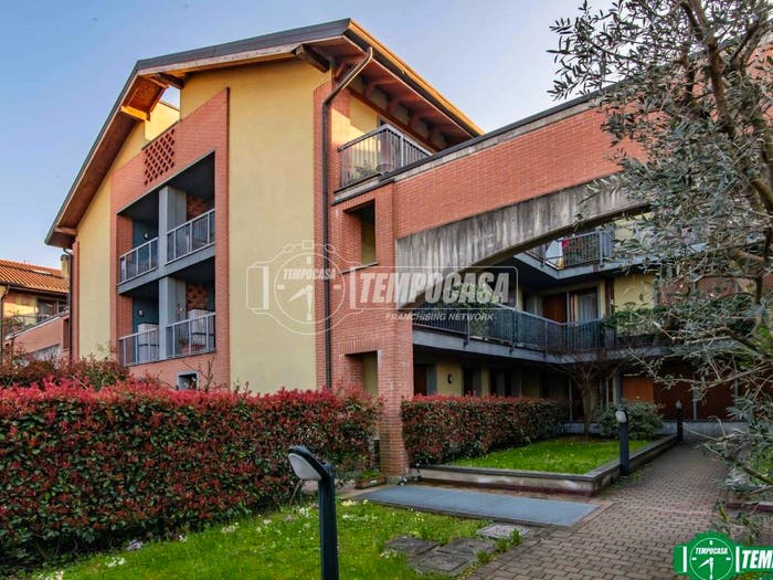 Appartamento trilocale in vendita in Via Vincenzo Bellini, Rescaldina