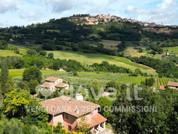 Casa con 6 locali in vendita in Via Villa Bianca, Montepulciano