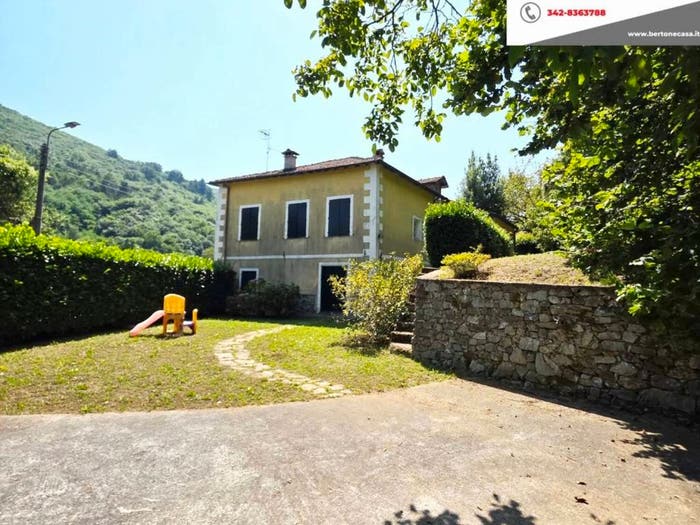 Casa con 6 locali in vendita in Via Piano Soprano, Bormida