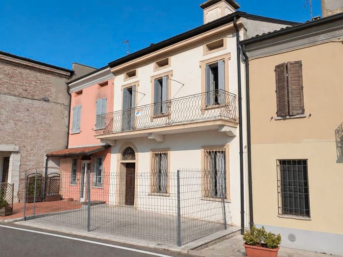 Casa con 6 locali in vendita in Via Vittorio Veneto, Roncoferraro