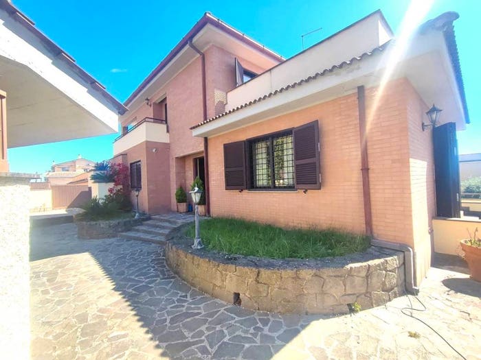 Casa con 6 locali in vendita in Via Castronovo di Sicilia, Borghesiana, Roma
