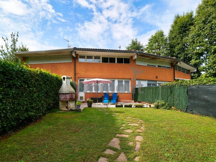 Casa con 6 locali in vendita in Via Fratelli Kennedy, Venegono Superiore