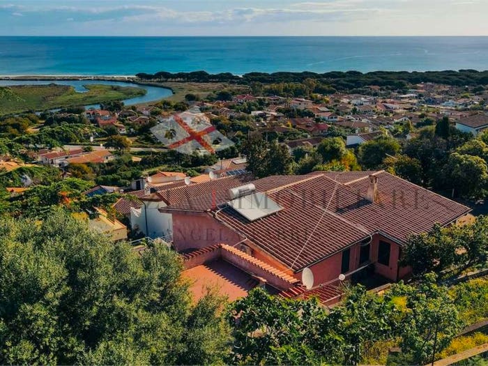 Casa con 6 locali in vendita in via Berlino, Iscra E Voes, Siniscola