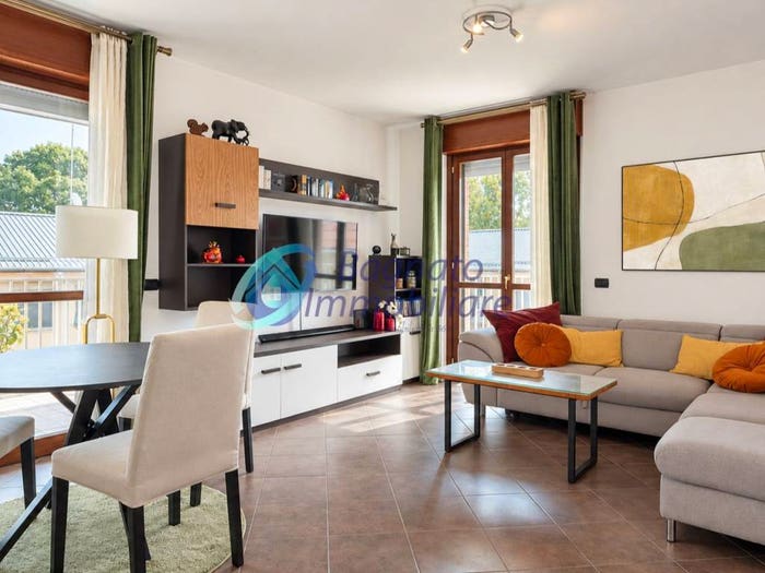 Casa quadrilocale in vendita in Viale Giulio Cesare, Sacro Cuore, Novara