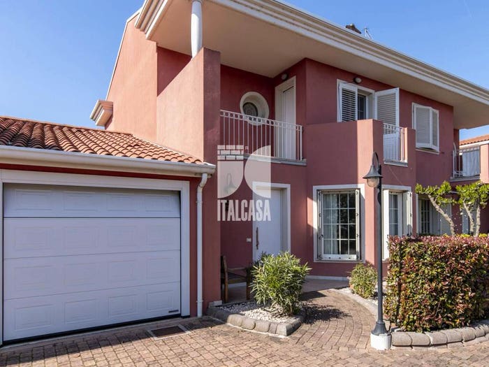 Casa con 5 locali in vendita in Via Einaudi, Curtatone