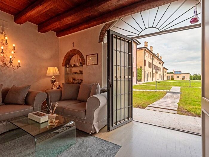Casa con 6 locali in vendita in Via Piave, Rizza, Castel d'Azzano
