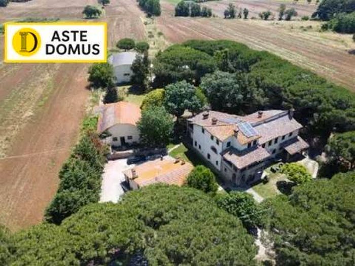 Appartamento con 6 locali in vendita in Via Della Colonnetta, Pineta, Castiglione del Lago