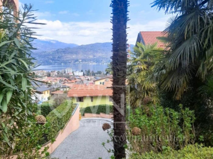 Appartamento trilocale in vendita in Via Bertarello, Centro, Baveno