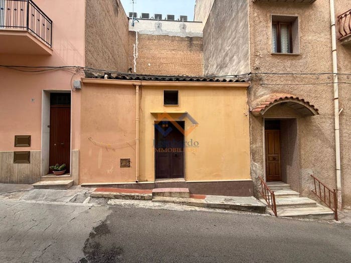 Casa trilocale in vendita in Via Francesco Crispi, Centro, Castellammare del Golfo