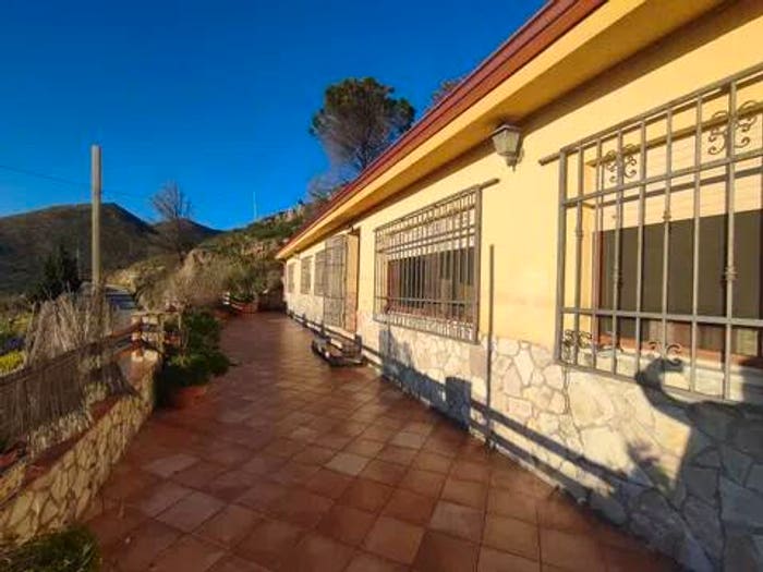 Casa trilocale in vendita in Strada Intercomunale, Montelepre