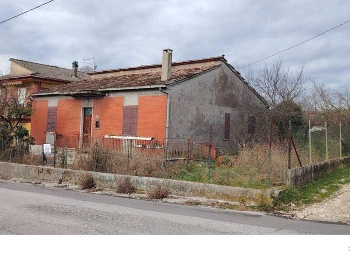 Casa con 6 locali in vendita in Via Colle Cottorino, Madonna Della Neve, Frosinone