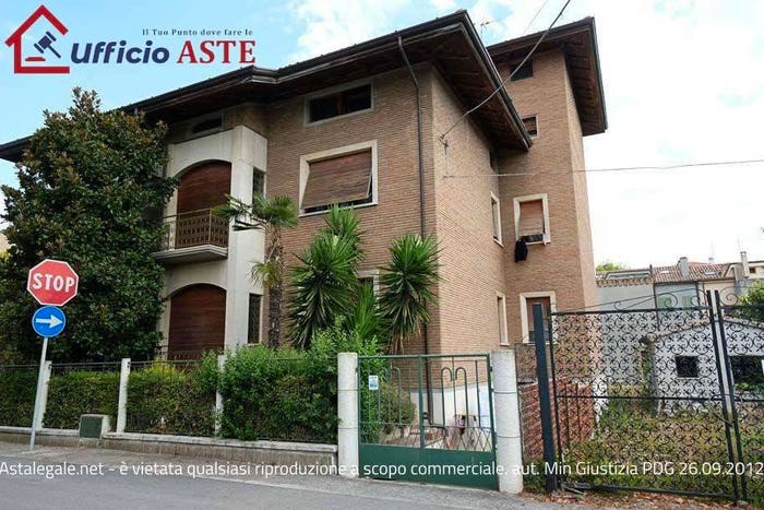 Appartamento con 6 locali in vendita in Via Giovanni Pierpaoli n, Passeggi Don Gentili, Fano
