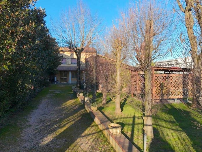 Casa con 5 locali in vendita in Medolla
