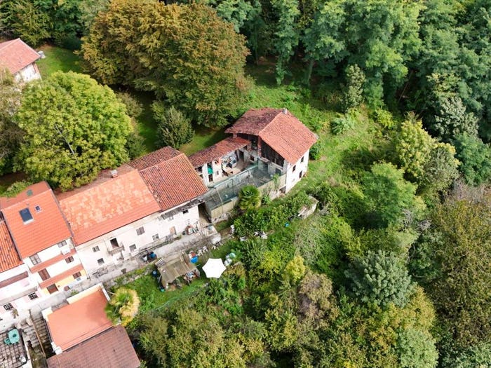 Casa con 6 locali in vendita in Via Ciarei, Tollegno