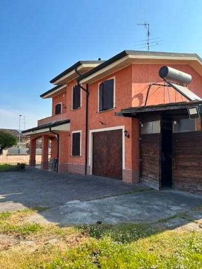 Casa con 6 locali in vendita in Via Caravaggio, Martignana di Po