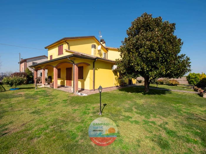 Casa con 6 locali in vendita in Via Piave, Mezzogoro, Codigoro