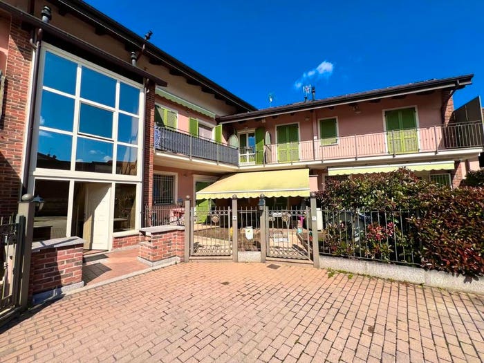 Casa con 6 locali in vendita in Via Susa, Piossasco