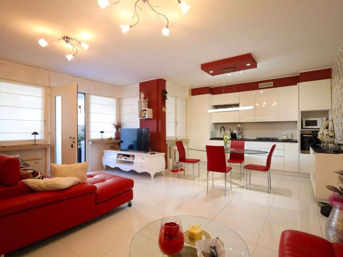 Appartamento trilocale in vendita in Via Giulio Cesare, Rivoltella, Desenzano del Garda