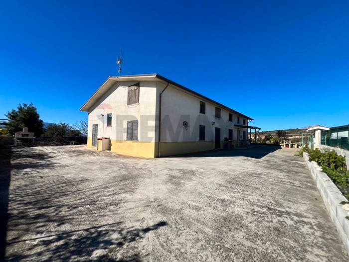 Casa con 6 locali in vendita in Cda Rapinella, Fragneto Monforte