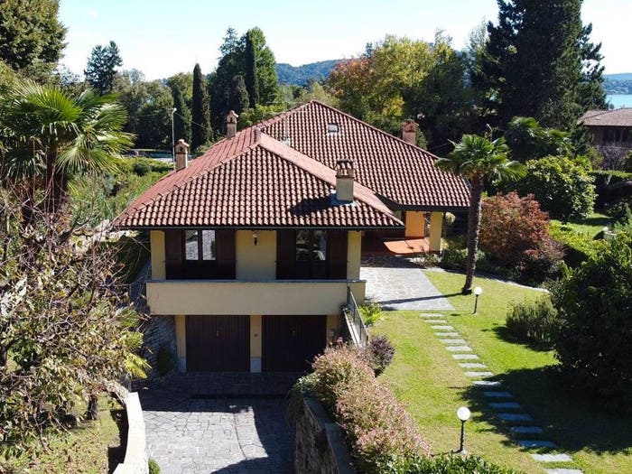 Casa con 6 locali in vendita in Centro, Meina