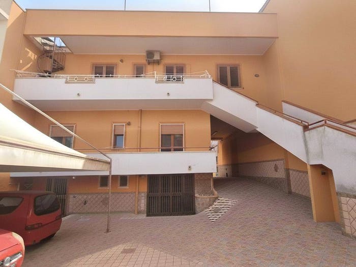 Casa con 6 locali in vendita in VIA CADORNA, Mondragone