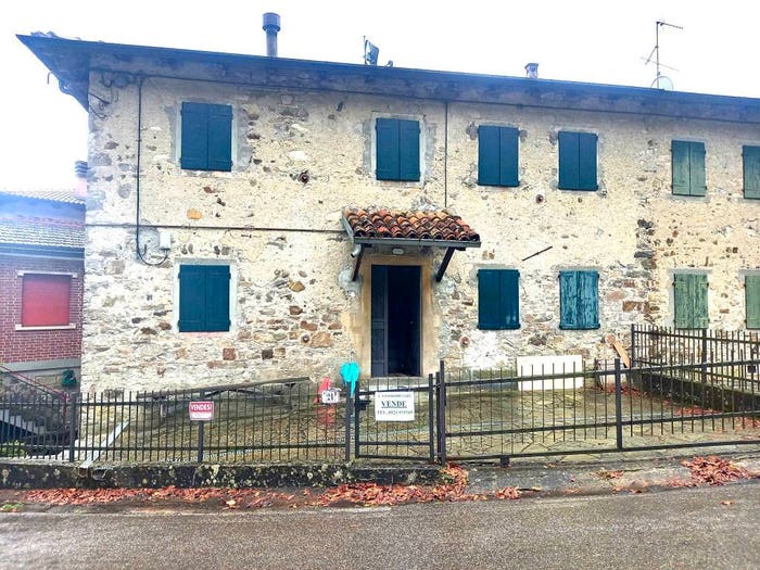 Casa con 6 locali in vendita in Strada Isola, Isola, Palanzano