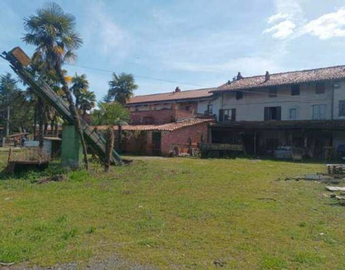 Casa quadrilocale in vendita in Strada Valle, Albiano d'Ivrea
